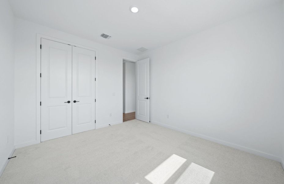 Spacious, unfurnished interior of a new home in 6 Creeks, Kyle (Image 19).