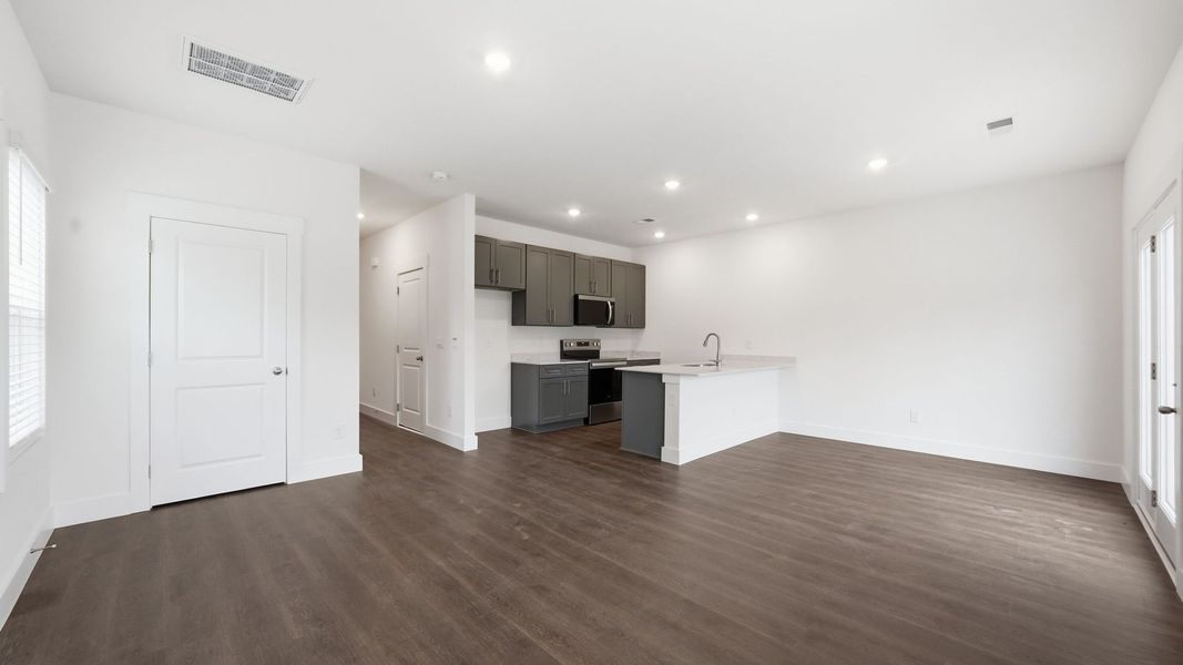 Spacious, unfurnished interior of a new home in The Arbor Townhomes, Kingsport (Image 12).