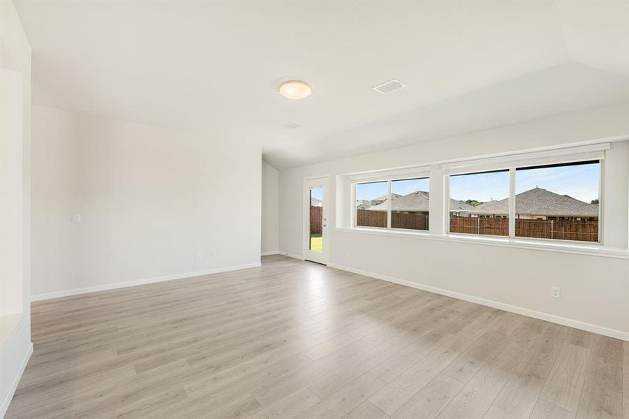 Spacious, unfurnished interior of a new home in Eagle Glen Elements, Alvarado (Image 16). Spacious, unfurnished interior of a new home in Eagle Glen Elements, Alvarado (Image 16).