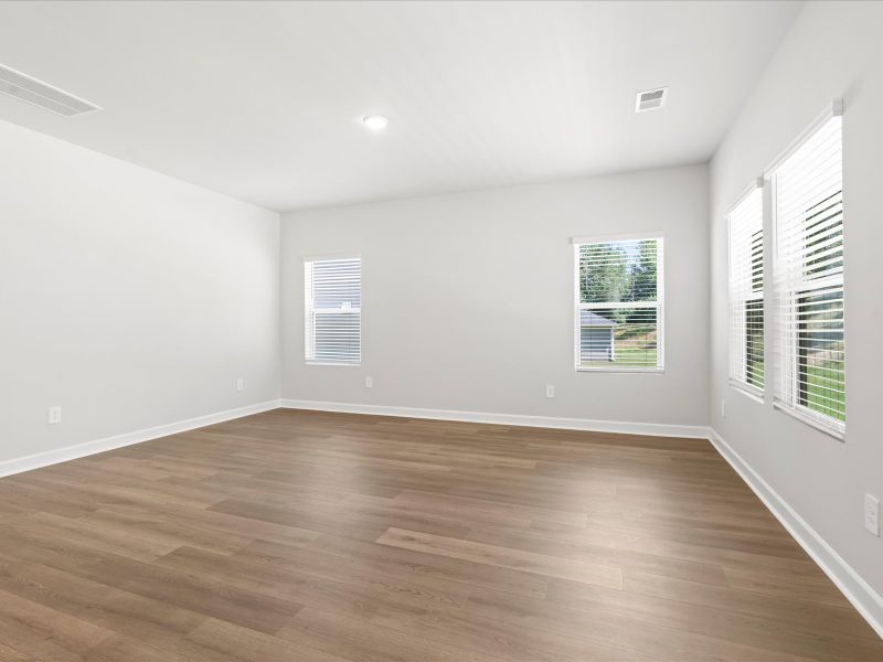 Spacious, unfurnished interior of a new home in Holland Park, Spartanburg (Image 12).