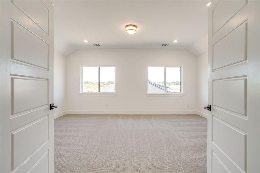 Spacious, unfurnished interior of a new home in Pecan Grove, Burleson (Image 34).