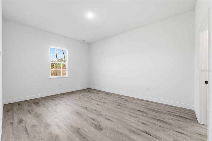 Spacious, unfurnished interior of a new home in , Ocala (Image 17).