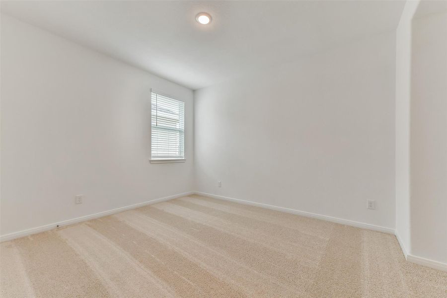 Spacious, unfurnished interior of a new home in Anderson Lake, Houston (Image 20).