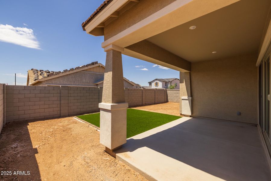 27)BACKYARD 27)BACKYARD