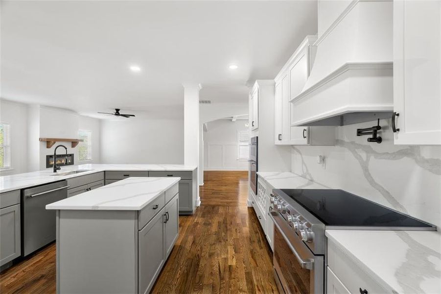 Furnished interior view inside a new home in Silvercrest Lakes, Acworth (Image 15).