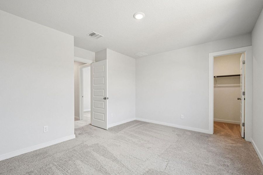 Spacious, unfurnished interior of a new home in Avery Centre, Round Rock (Image 25).