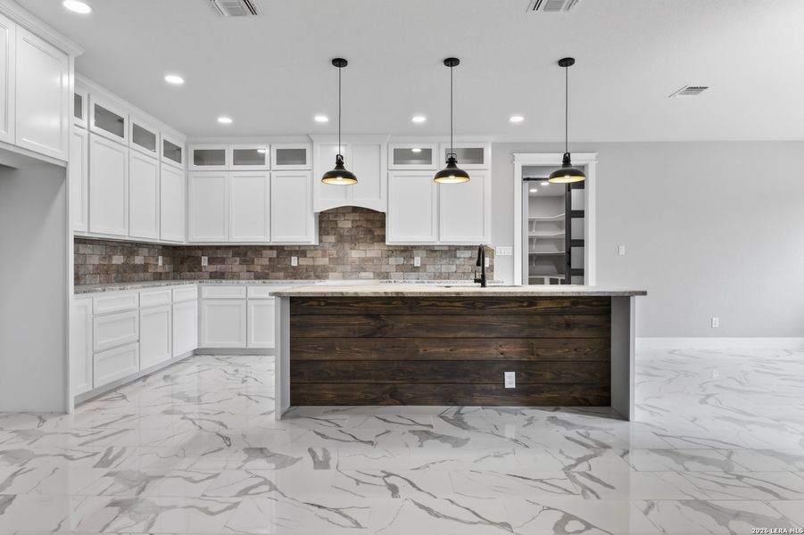 Furnished interior view inside a new home in , Bandera (Image 6).