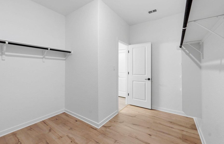 Spacious, unfurnished interior of a new home in Sunfield, Buda (Image 23). Spacious, unfurnished interior of a new home in Sunfield, Buda (Image 23).