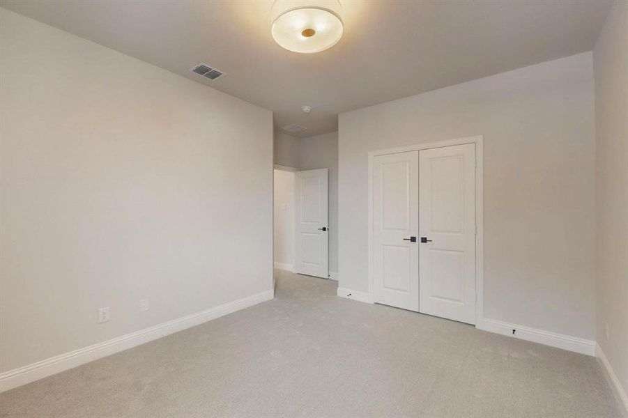 Spacious, unfurnished interior of a new home in , Rowlett (Image 28).