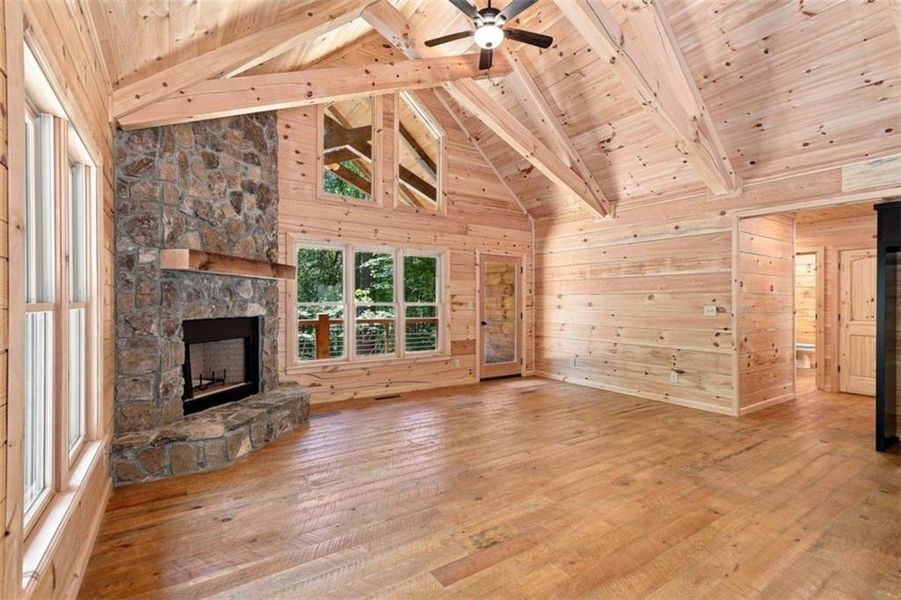Spacious, unfurnished interior of a new home in , Cherry Log (Image 15).