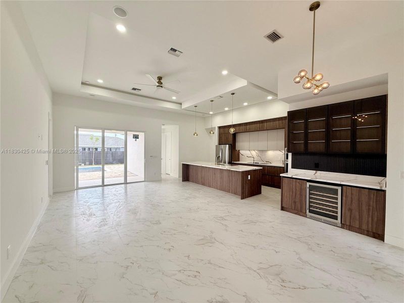 Spacious, unfurnished interior of a new home in , Cape Coral (Image 18).