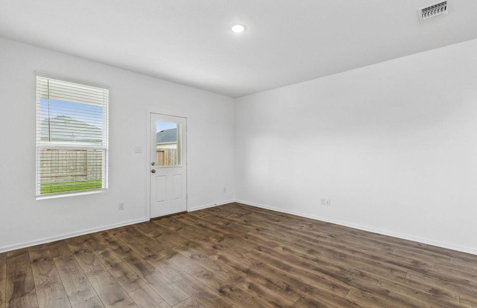 Spacious, unfurnished interior of a new home in Stokesbury, Waller (Image 21).