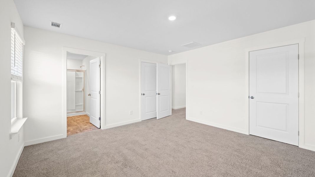 Spacious, unfurnished interior of a new home in Hawks Landing, Apison (Image 25).