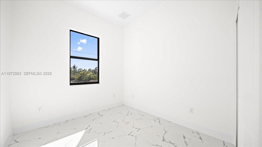 Spacious, unfurnished interior of a new home in , Lehigh Acres (Image 14).