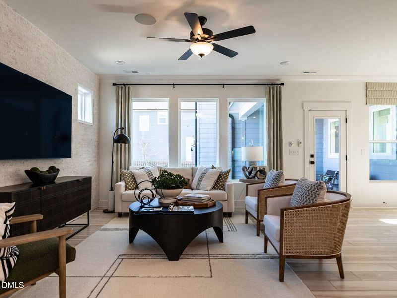 010-1280x960-living-room