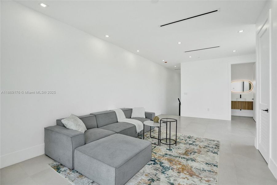 Furnished interior view inside a new home in , Fort Lauderdale (Image 16). Furnished interior view inside a new home in , Fort Lauderdale (Image 16).