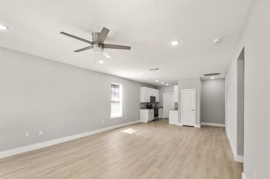 Spacious, unfurnished interior of a new home in , Malakoff (Image 13). Spacious, unfurnished interior of a new home in , Malakoff (Image 13).