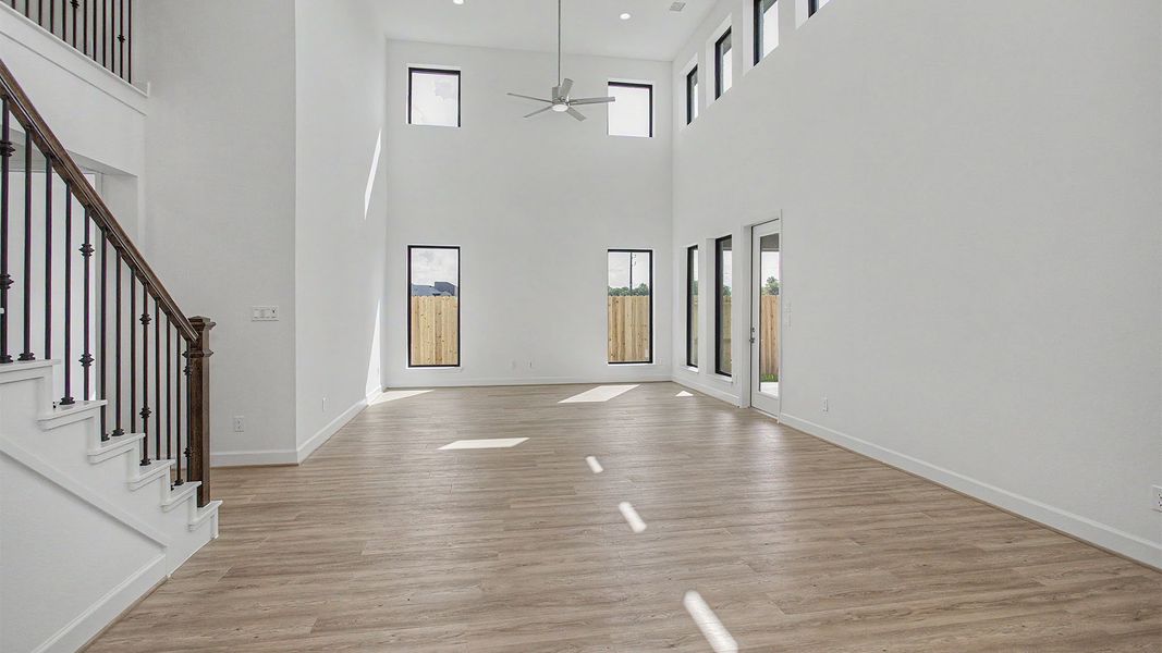 Spacious, unfurnished interior of a new home in Sienna, Missouri City (Image 8).