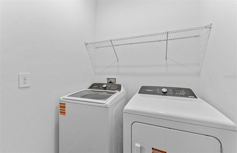 Close-up of interior finishes inside a home in Evergreen, Thonotosassa (Image 15).