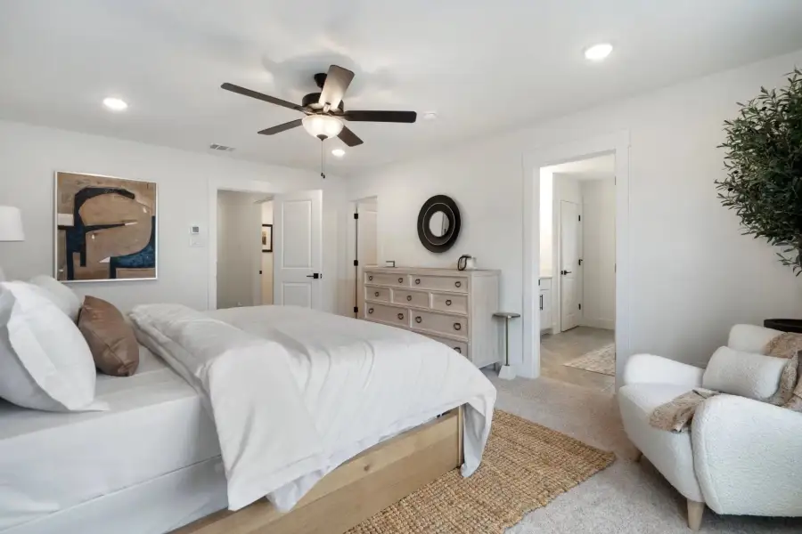 Furnished interior view inside a new home in Lake Park Villas, Wylie (Image 17). Furnished interior view inside a new home in Lake Park Villas, Wylie (Image 17).
