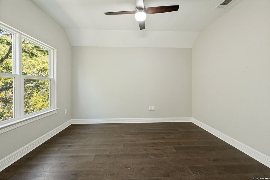 Spacious, unfurnished interior of a new home in , Canyon Lake (Image 11).