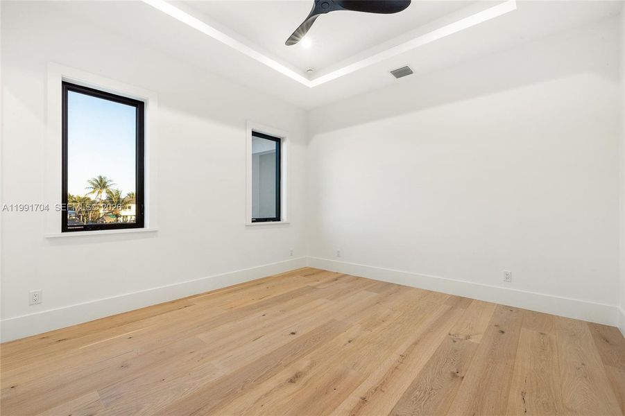 Spacious, unfurnished interior of a new home in , Palm Beach Gardens (Image 24).
