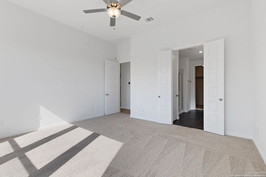 Spacious, unfurnished interior of a new home in Mayfair, New Braunfels (Image 19).