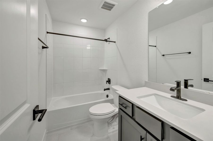 Furnished interior view inside a new home in Beacon Point at Lago Mar 50’ Homesites, Texas City (Image 11).