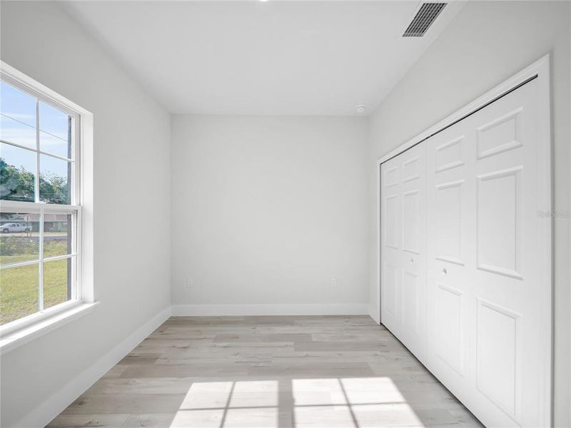 Spacious, unfurnished interior of a new home in , Citrus Springs (Image 14).