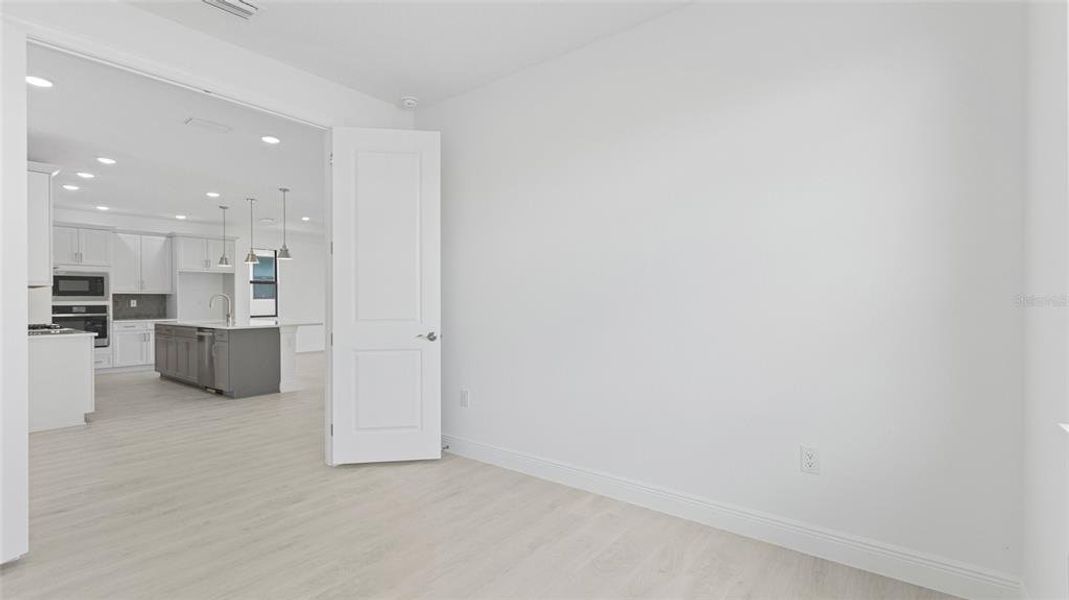 Spacious, unfurnished interior of a new home in Cresswind Lakewood Ranch, Lakewood Ranch (Image 17).