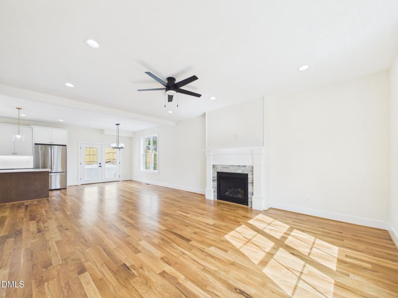 CAM01608G0-PR0128-STILL023