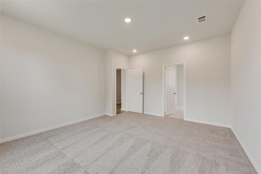 Spacious, unfurnished interior of a new home in Creekside of Crowley, Crowley (Image 10).