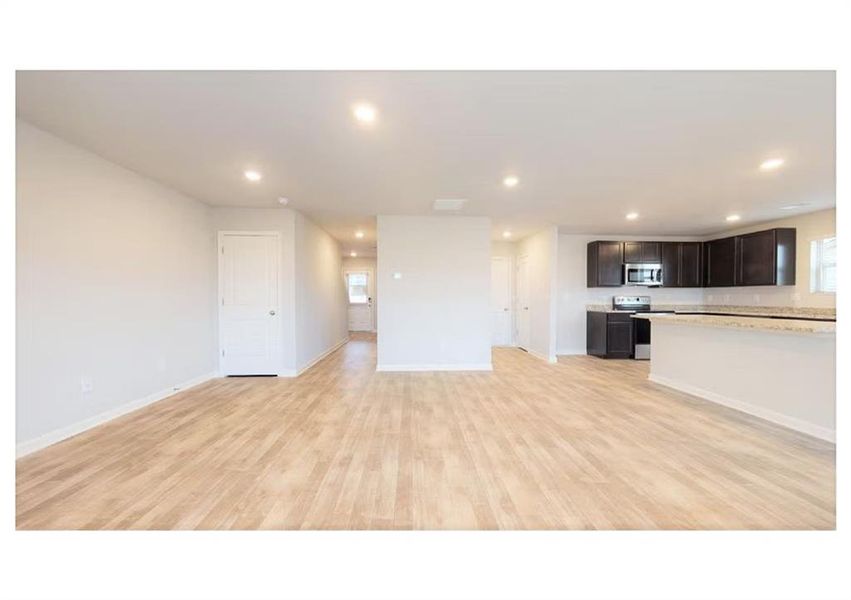 Spacious, unfurnished interior of a new home in Crossvine Village, LaGrange (Image 6).