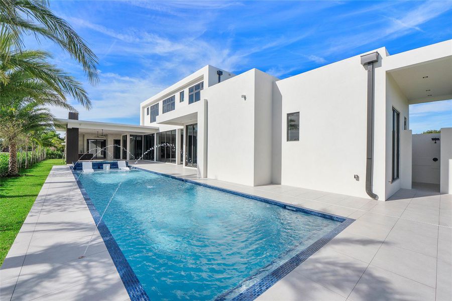 Exterior details and patio area of a home in , Plantation (Image 26).