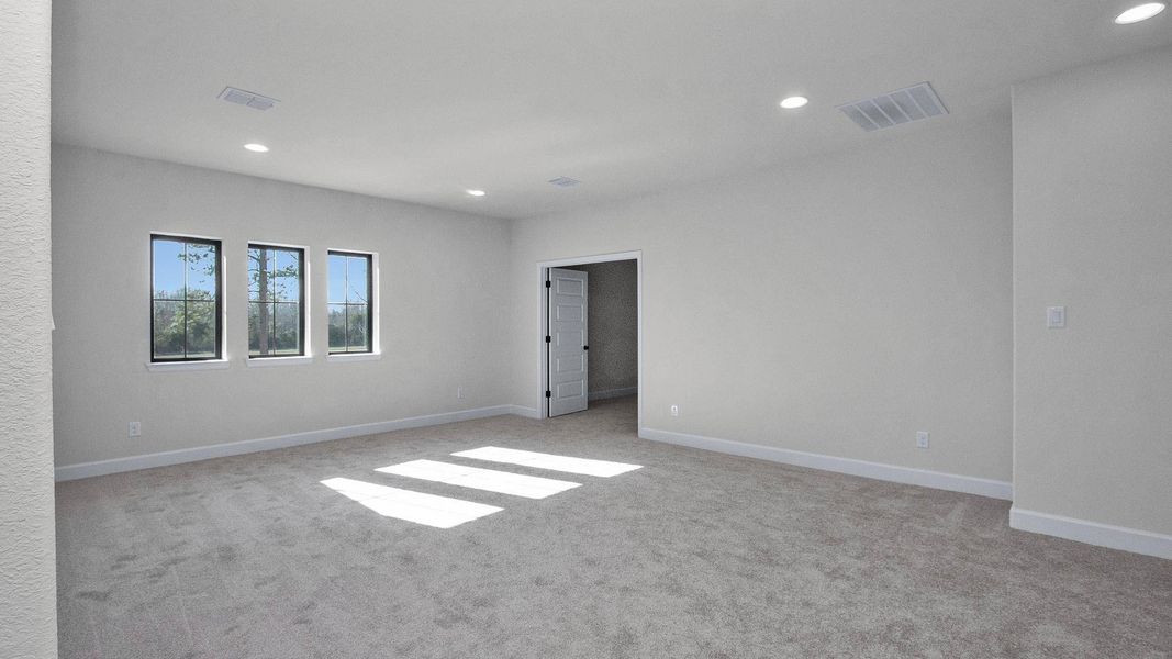 Spacious, unfurnished interior of a new home in Riceland, Mont Belvieu (Image 11).