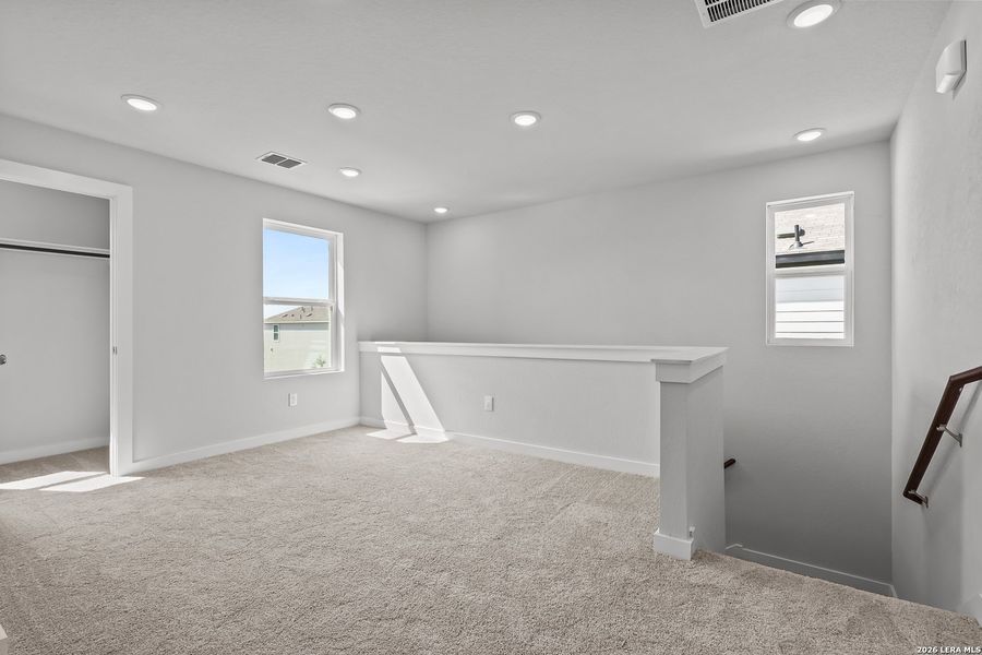 Spacious, unfurnished interior of a new home in Mesa Vista, San Antonio (Image 23).