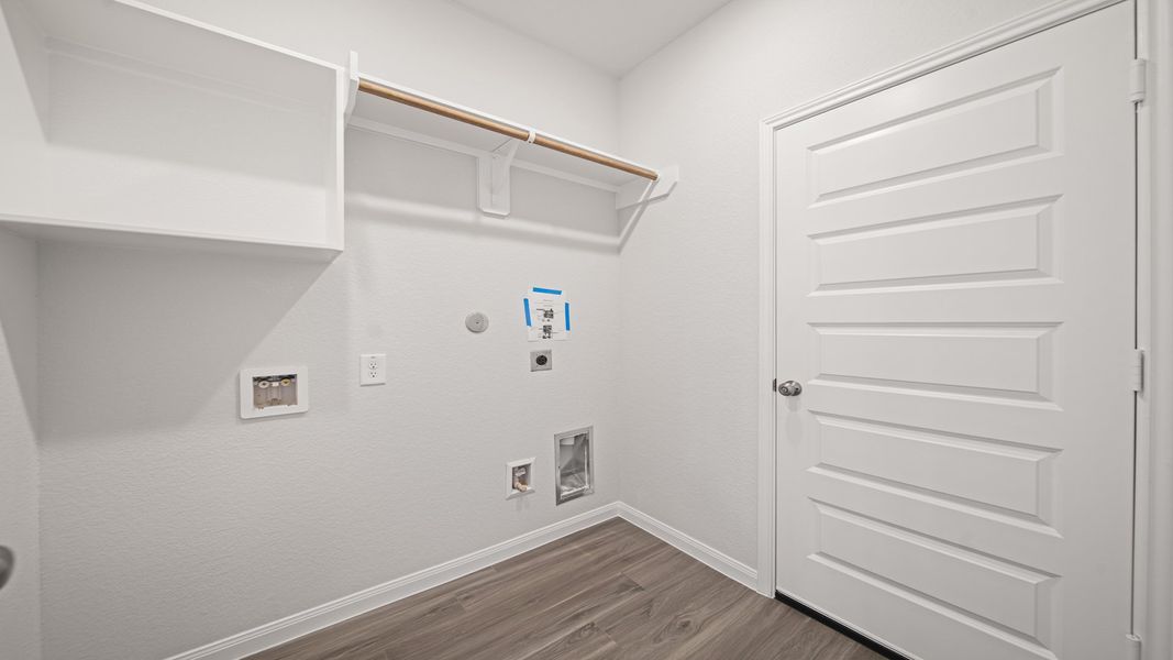 Representative unfurnished interior of a home built from the The Summit by Legend Homes in Bluestem, Brookshire (Image 21).
