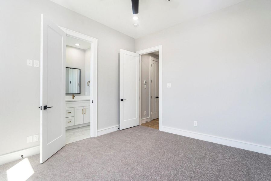 Spacious, unfurnished interior of a new home in , Houston (Image 23).