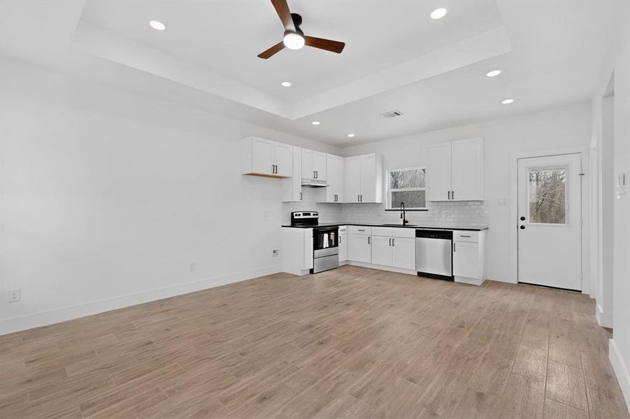 Spacious, unfurnished interior of a new home in , Mabank (Image 9).