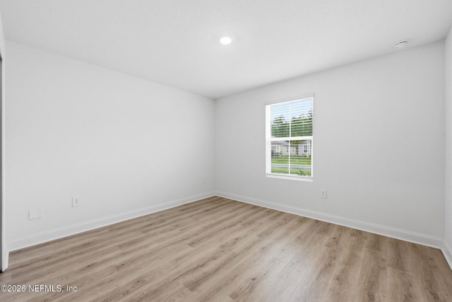 Spacious, unfurnished interior of a new home in Cross Creek, Green Cove Springs (Image 39).