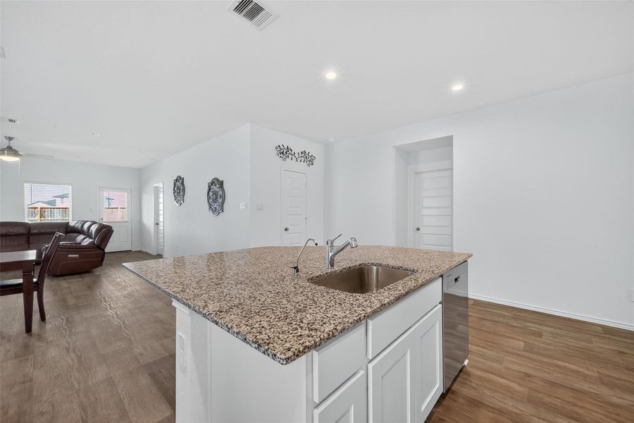 A grand centerpiece perfect for casual gatherings and elegant entertaining.