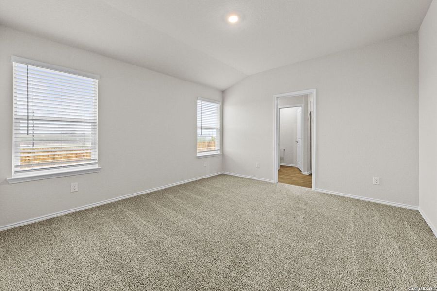 Spacious, unfurnished interior of a new home in Stonehill, San Antonio (Image 18).