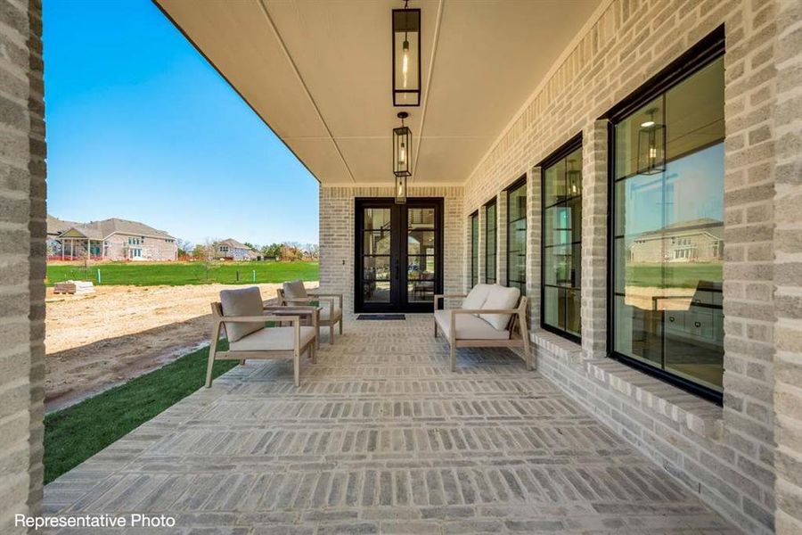 Exterior details and patio area of a home in Walton Ridge, Corinth (Image 3).