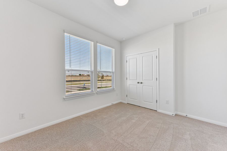 Spacious, unfurnished interior of a new home in Porter Country, Buda (Image 31).