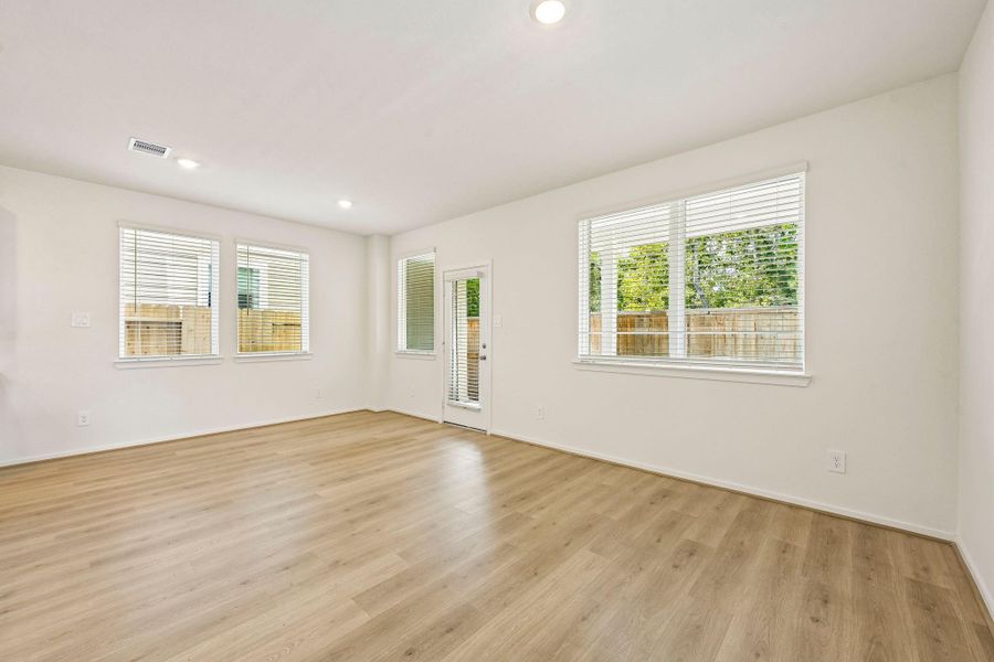 Spacious, unfurnished interior of a new home in Cole Creek Crossing, Houston (Image 22). Spacious, unfurnished interior of a new home in Cole Creek Crossing, Houston (Image 22).