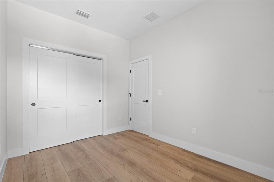 Spacious, unfurnished interior of a new home in , Tampa (Image 25).