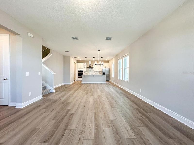 Spacious, unfurnished interior of a new home in Silverleaf Reserve Bungalows, Winter Garden (Image 28).