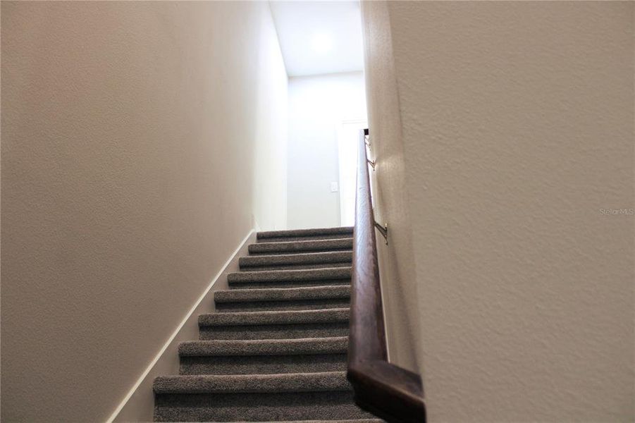 Spacious, unfurnished interior of a new home in , Leesburg (Image 5).