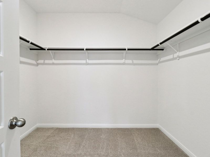 Spacious, unfurnished interior of a new home in Remington Ranch, San Antonio (Image 22).