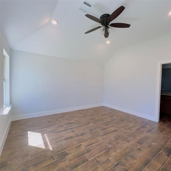 Spacious, unfurnished interior of a new home in , Dallas (Image 24).